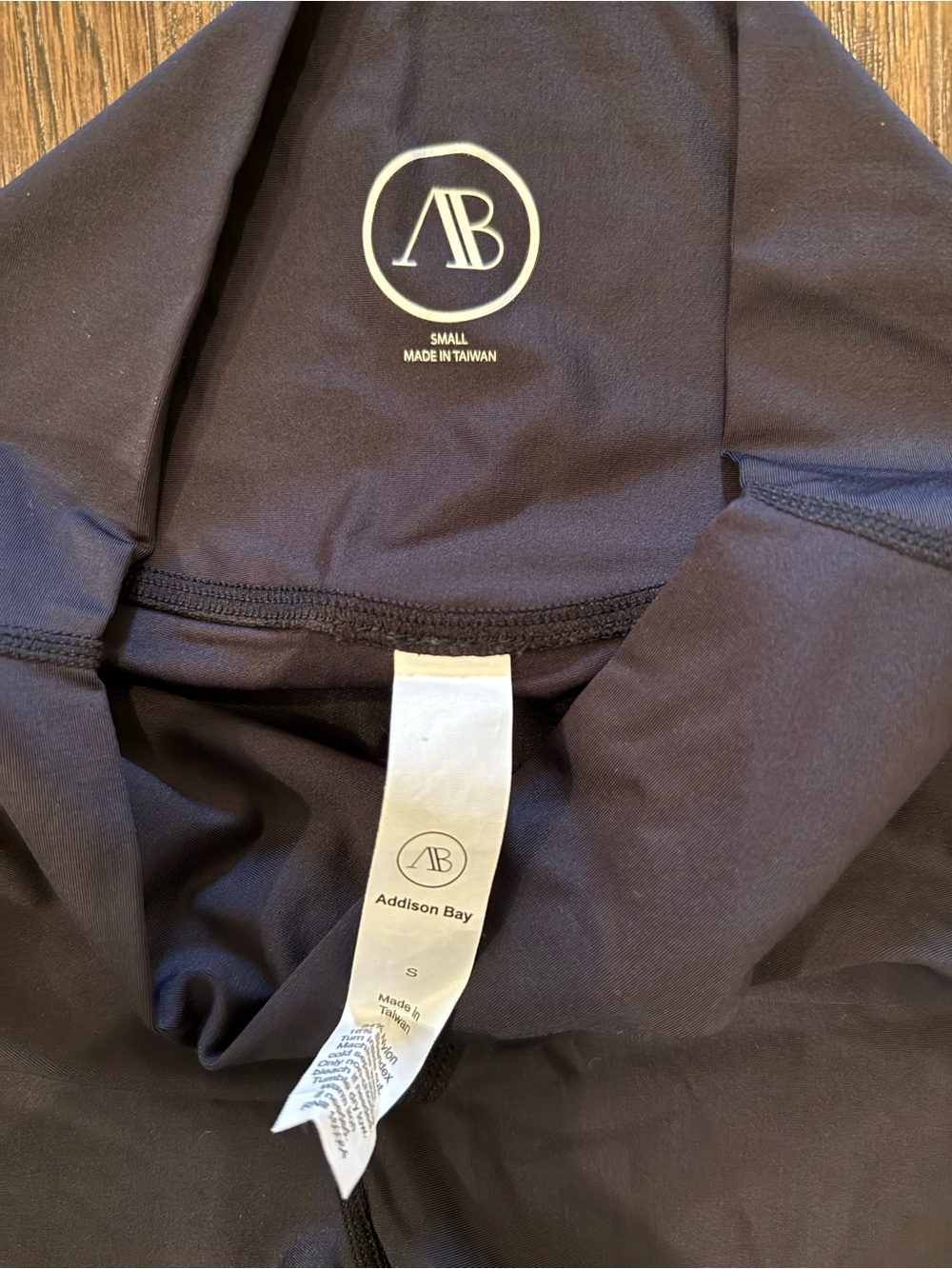 Addison Bay Everyday Legging 2.0 Black Rainbow, Small, NWOT - Picture 6 of 7